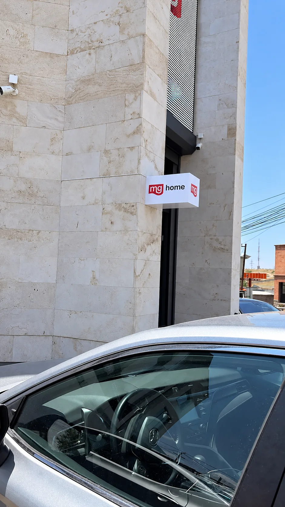 Մուտքի սպիտակ ելուստային ցուցանակ